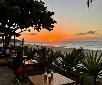Os Melhores Bares na Orla de Atalaia: Diversão e Sabor em Sergipe Os Melhores Bares na Orla de Atalaia: Diversão e Sabor em Sergipe